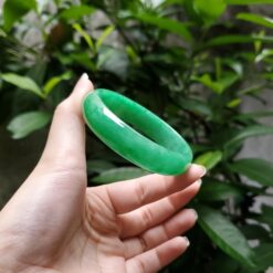 Alternative view of Green Jade Bangle JB014