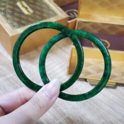 Alternative view of Green Jade Bangle JB052
