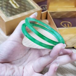 Alternative view of Green Jade Bangle JB057