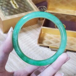 Alternative view of Green Jade Bangle JB061