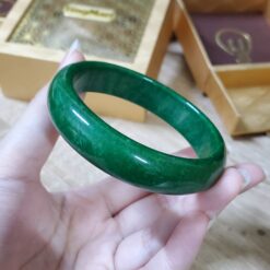 Alternative view of Green Jade Bangle JB078