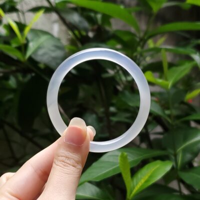 Alternative view of White Jade Bangle JB032