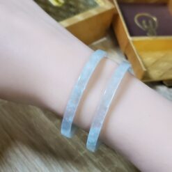 Alternative view of White Jade Bangle JB059